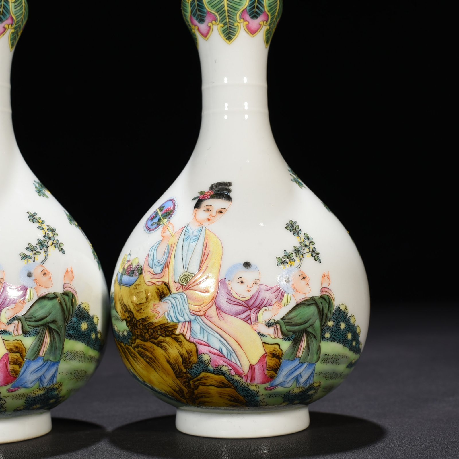 Qing Dynasty Qianlong enamel beauty with figure pattern garlic vase