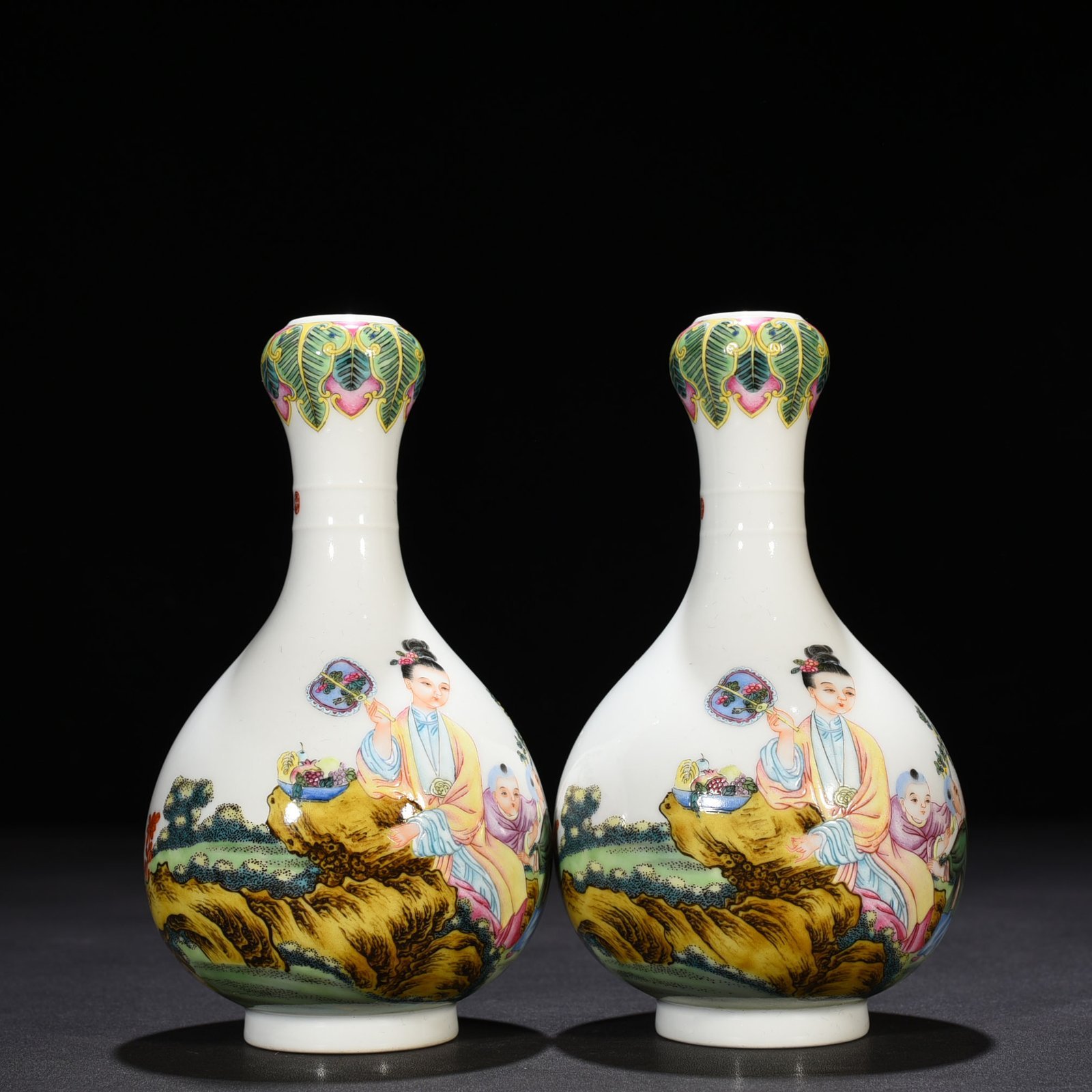 Qing Dynasty Qianlong enamel beauty with figure pattern garlic vase