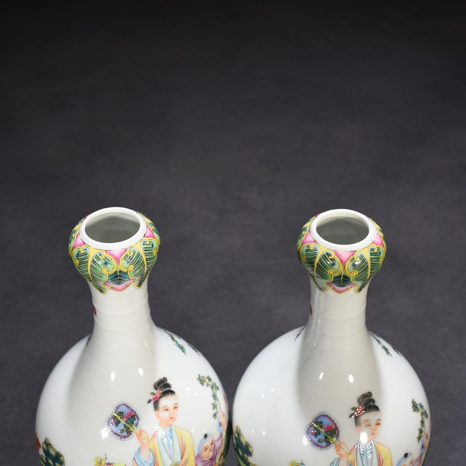 Qing Dynasty Qianlong enamel beauty with figure pattern garlic vase