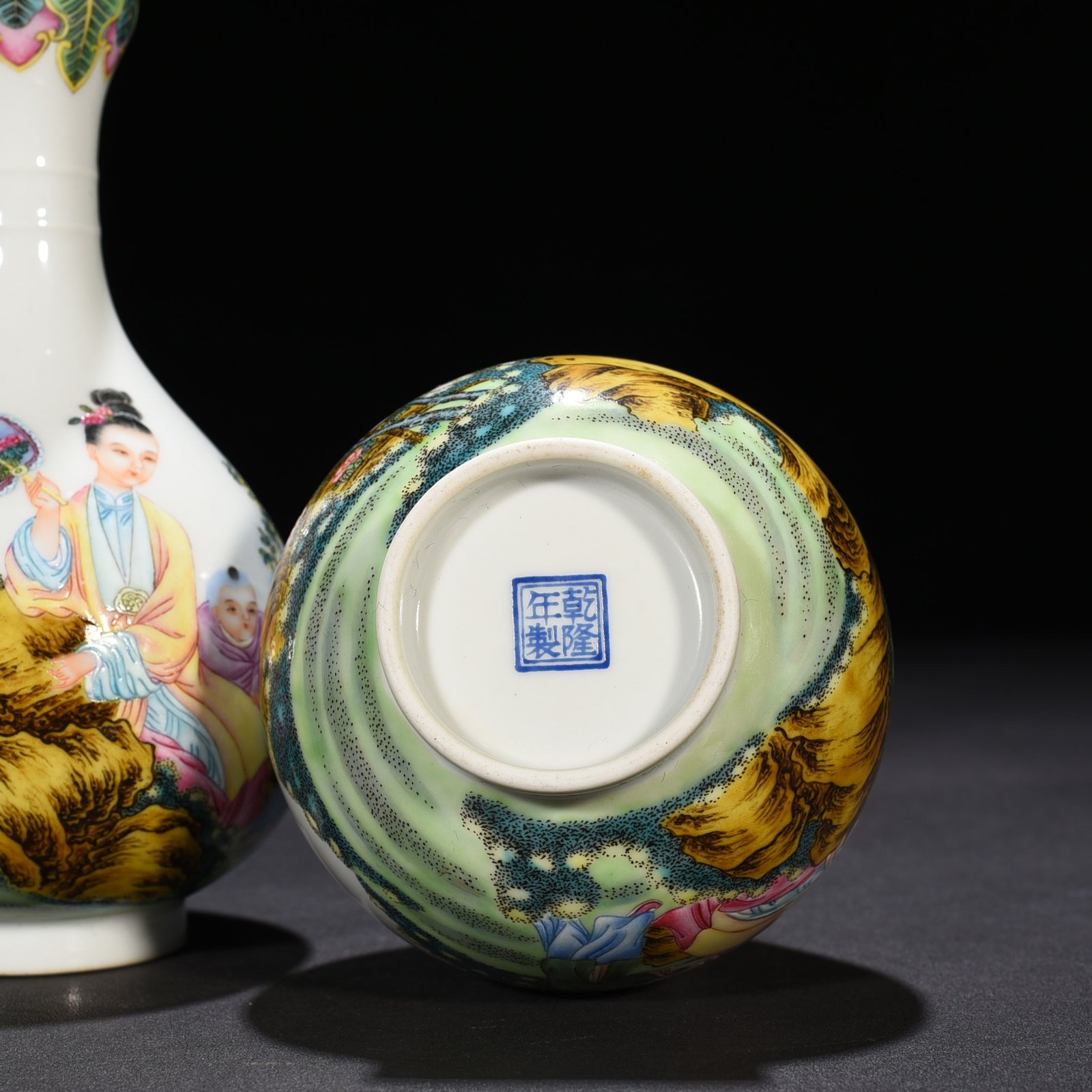 Qing Dynasty Qianlong enamel beauty with figure pattern garlic vase