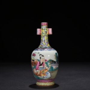 Qing Dynasty Qianlong enamel beauty belt figure pattern ear-piercing vase