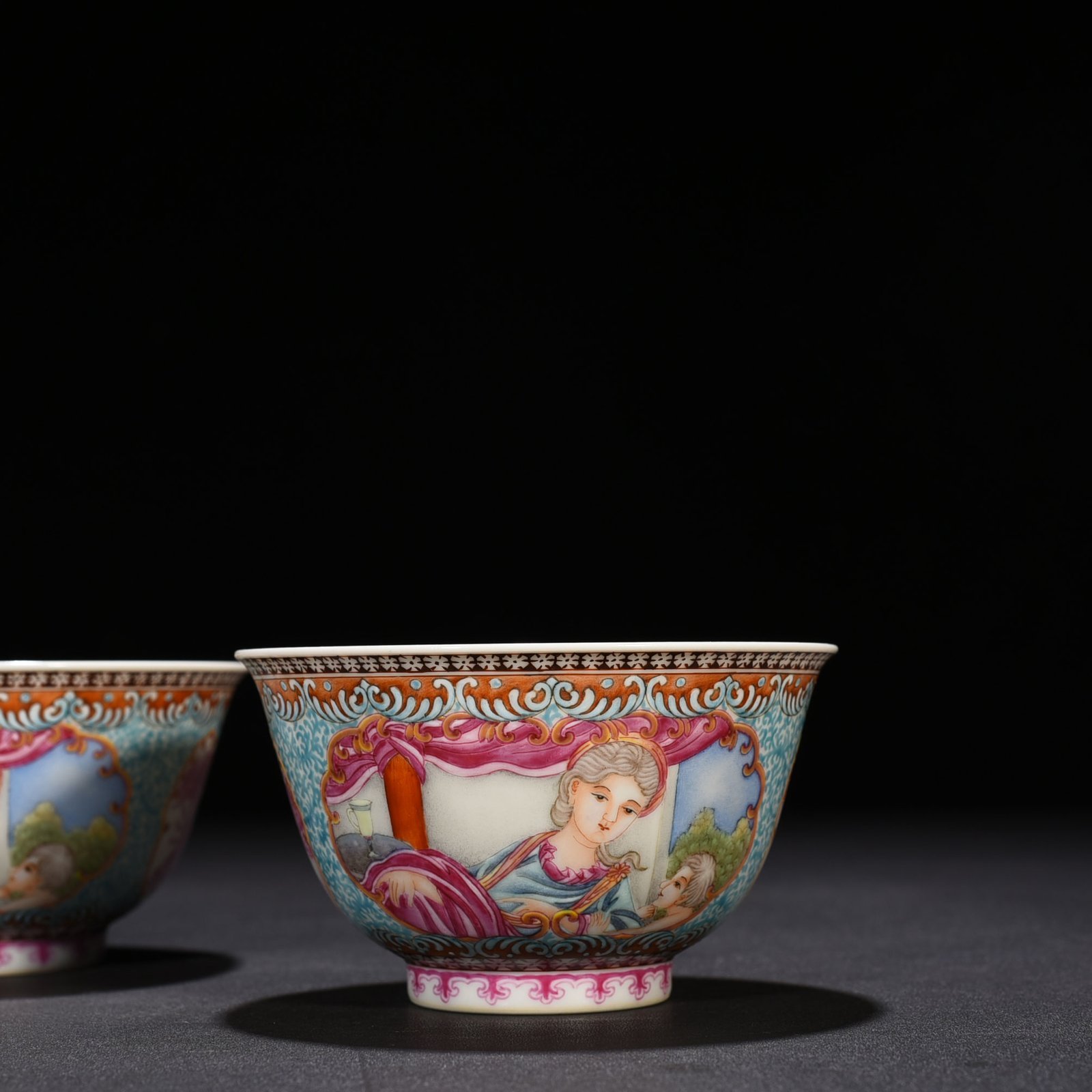 Qing Dynasty Qianlong enamel beauty belt Western figure pattern bowl
