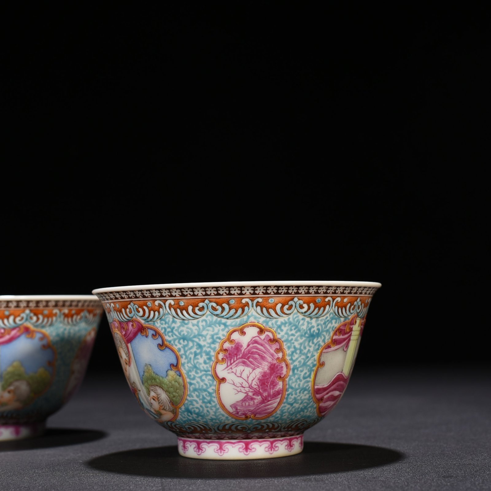 Qing Dynasty Qianlong enamel beauty belt Western figure pattern bowl