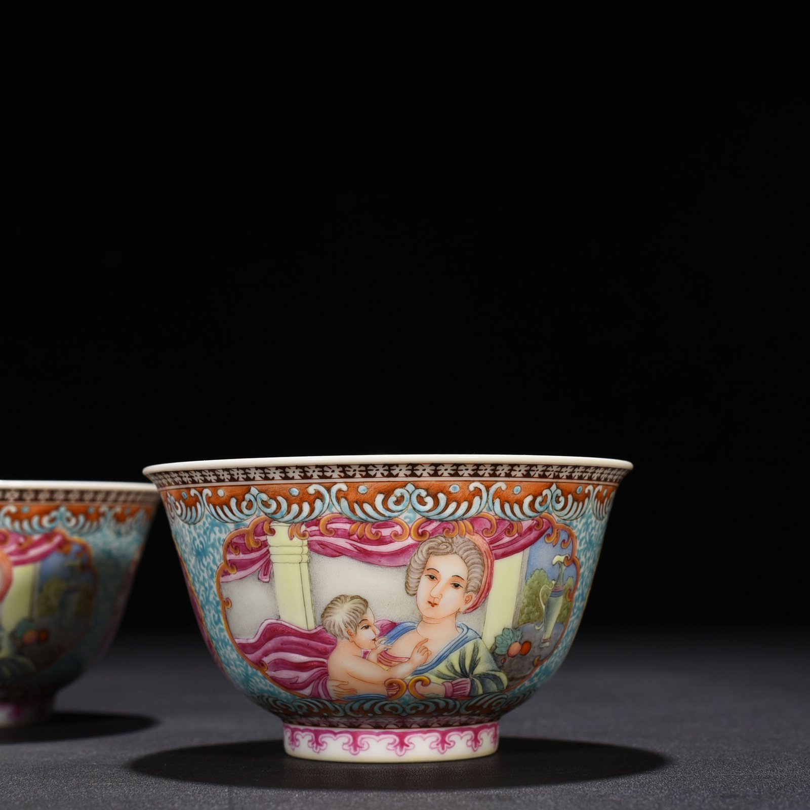 Qing Dynasty Qianlong enamel beauty belt Western figure pattern bowl
