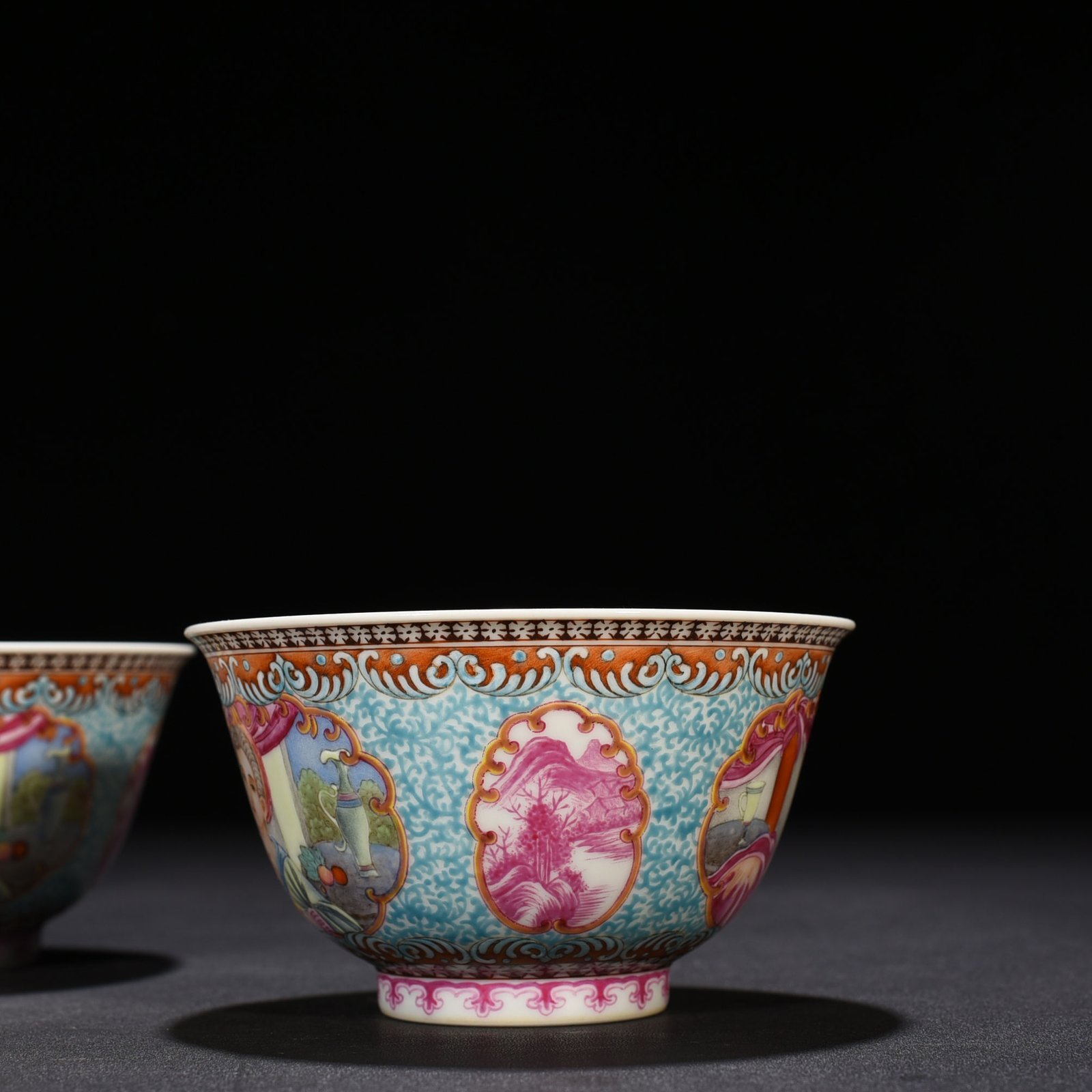 Qing Dynasty Qianlong enamel beauty belt Western figure pattern bowl