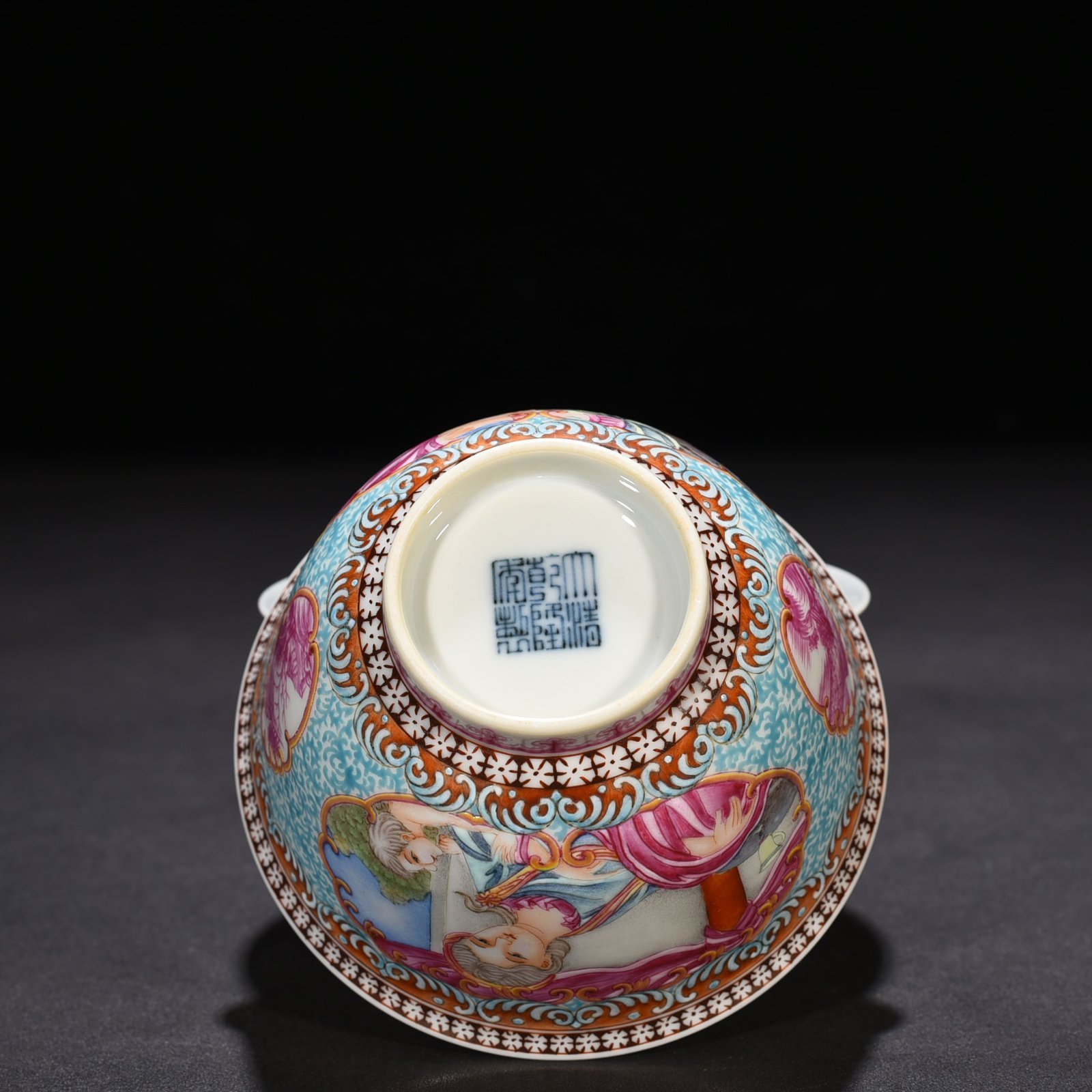 Qing Dynasty Qianlong enamel beauty belt Western figure pattern bowl