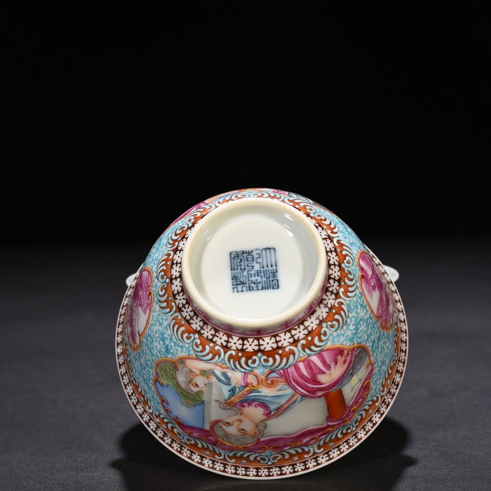 Qing Dynasty Qianlong enamel beauty belt Western figure pattern bowl