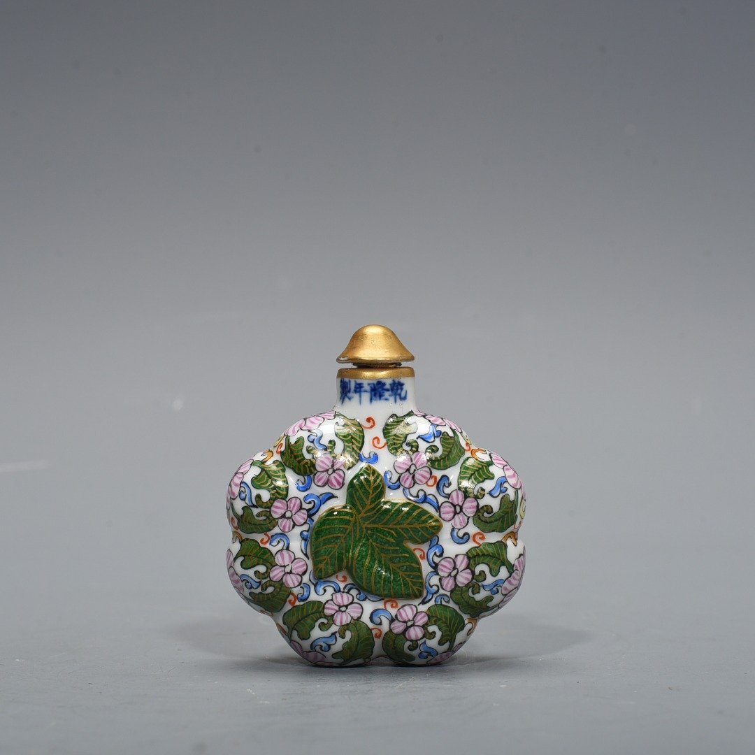 Qing Dynasty Qianlong enamel floral pumpkin snuff bottle