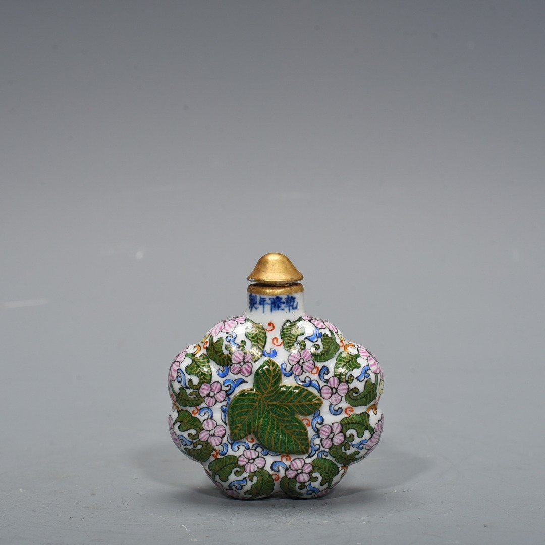 Qing Dynasty Qianlong enamel floral pumpkin snuff bottle