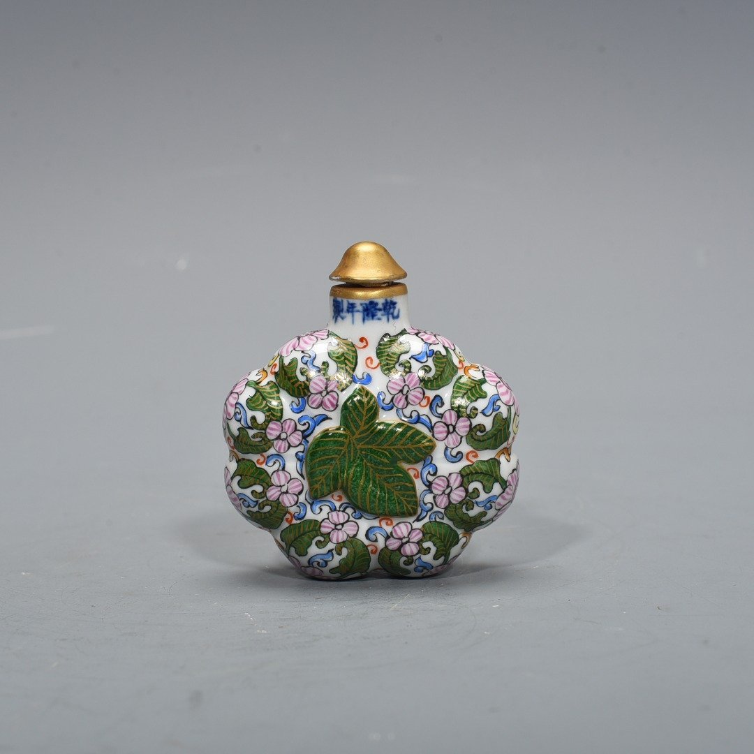 Qing Dynasty Qianlong enamel floral pumpkin snuff bottle