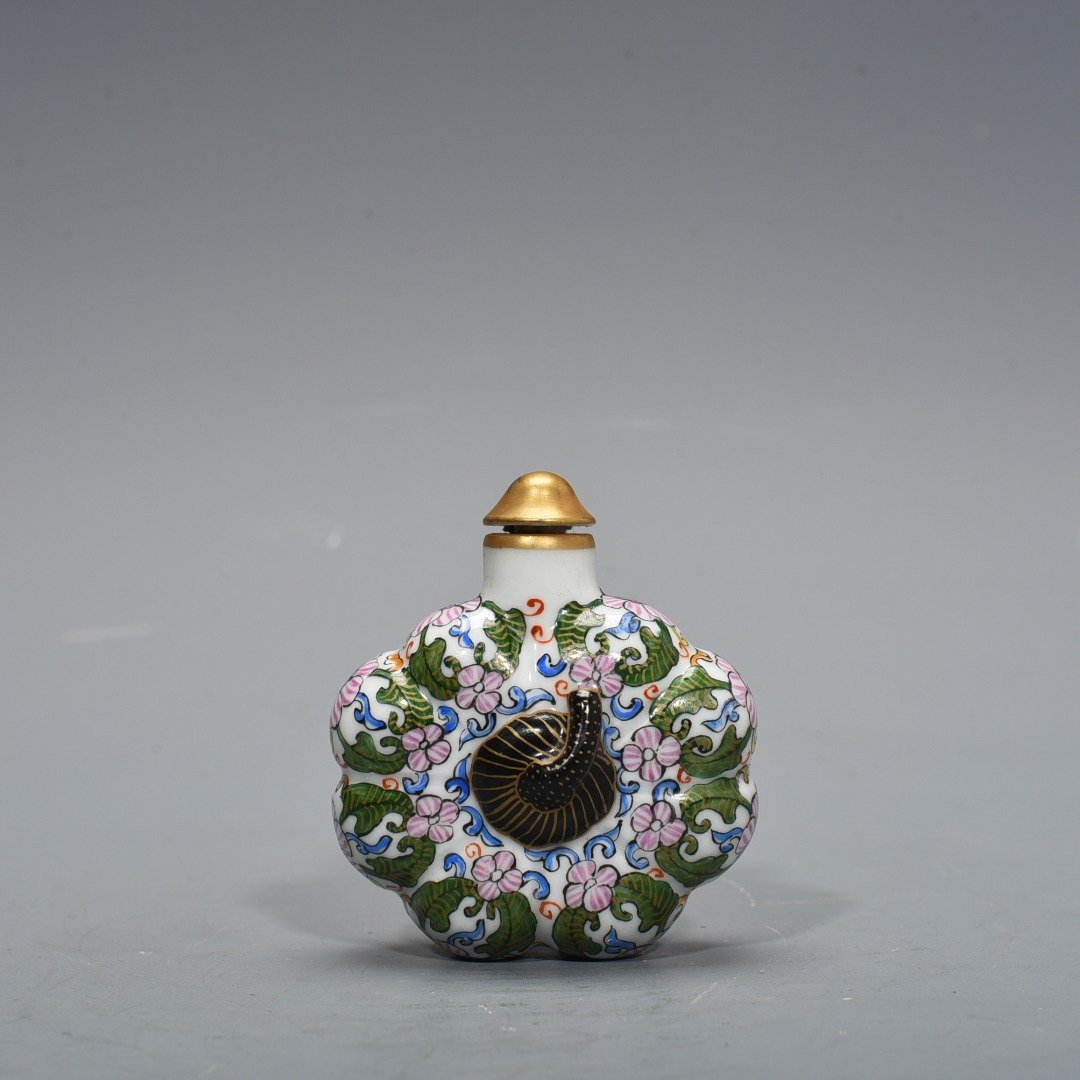 Qing Dynasty Qianlong enamel floral pumpkin snuff bottle