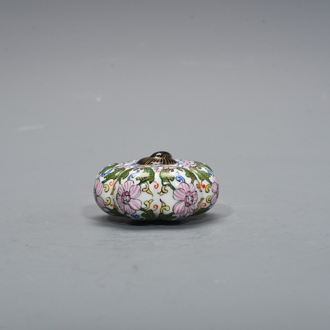 Qing Dynasty Qianlong enamel floral pumpkin snuff bottle