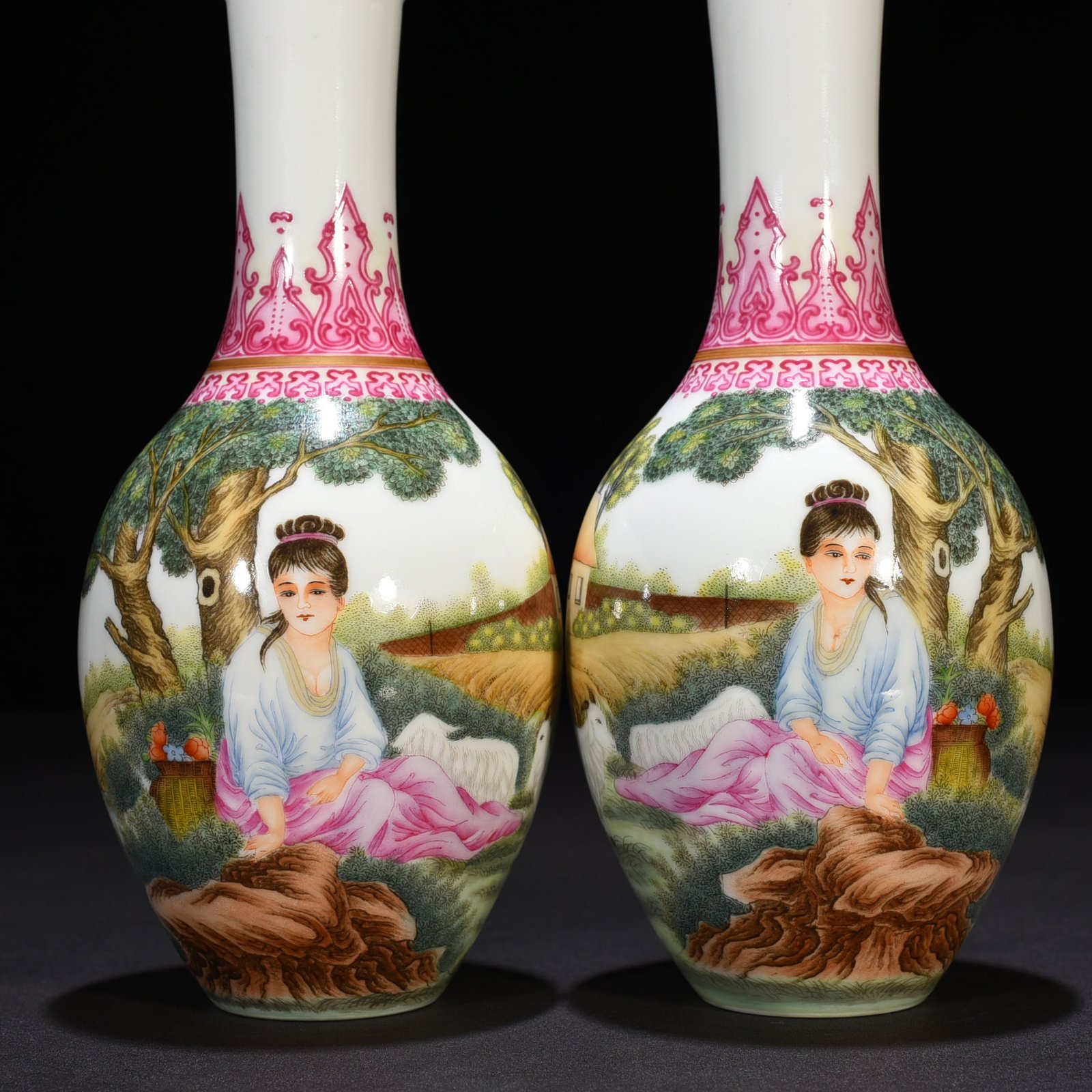 Qing Dynasty Qianlong enamel vase with Western figure pattern