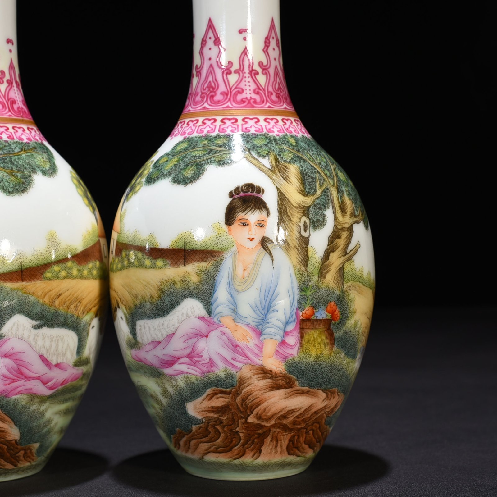 Qing Dynasty Qianlong enamel vase with Western figure pattern
