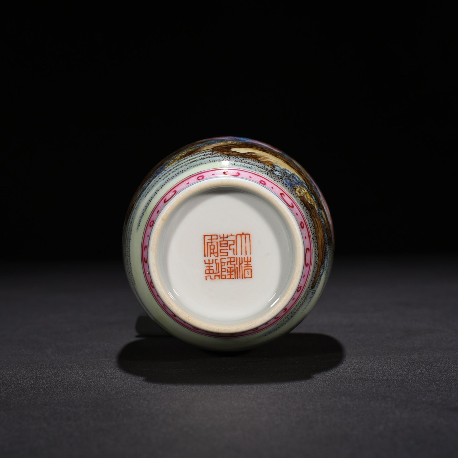 Qing Dynasty Qianlong enamel Western human pattern vase