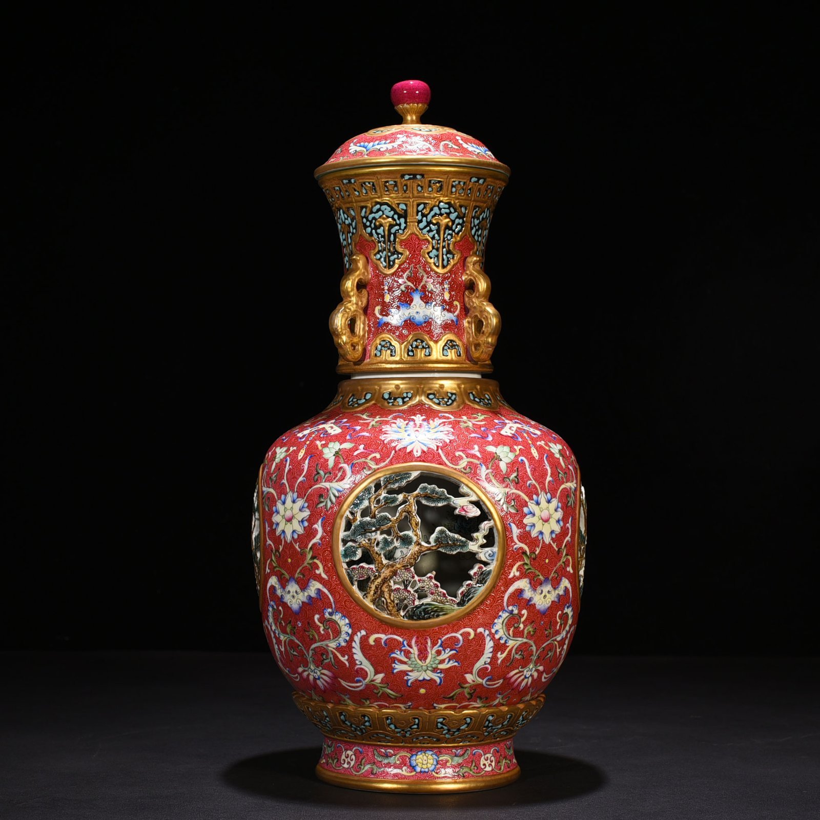 Qing Dynasty Qianlong Enamel Rolled Rouge Red Flower Hollow Heart-turning Vase