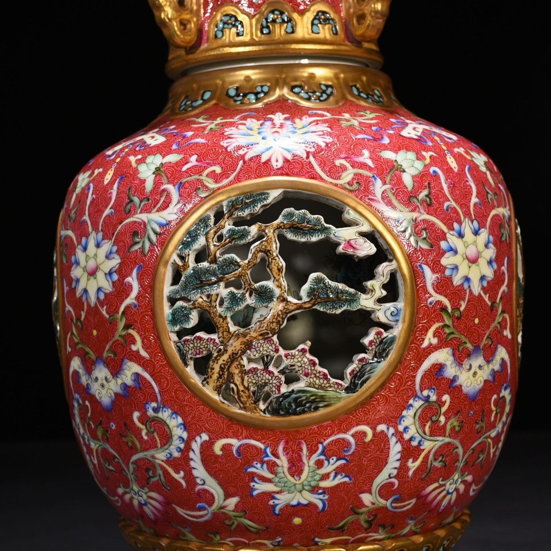 Qing Dynasty Qianlong Enamel Rolled Rouge Red Flower Hollow Heart-turning Vase