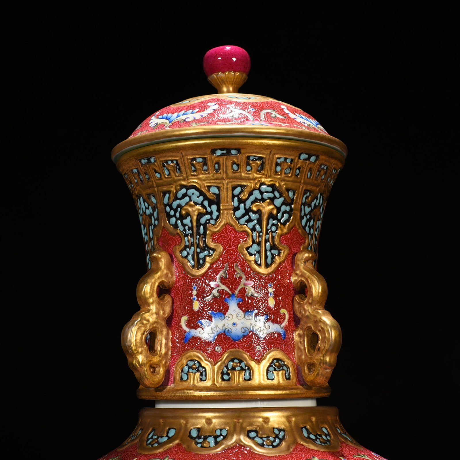 Qing Dynasty Qianlong Enamel Rolled Rouge Red Flower Hollow Heart-turning Vase