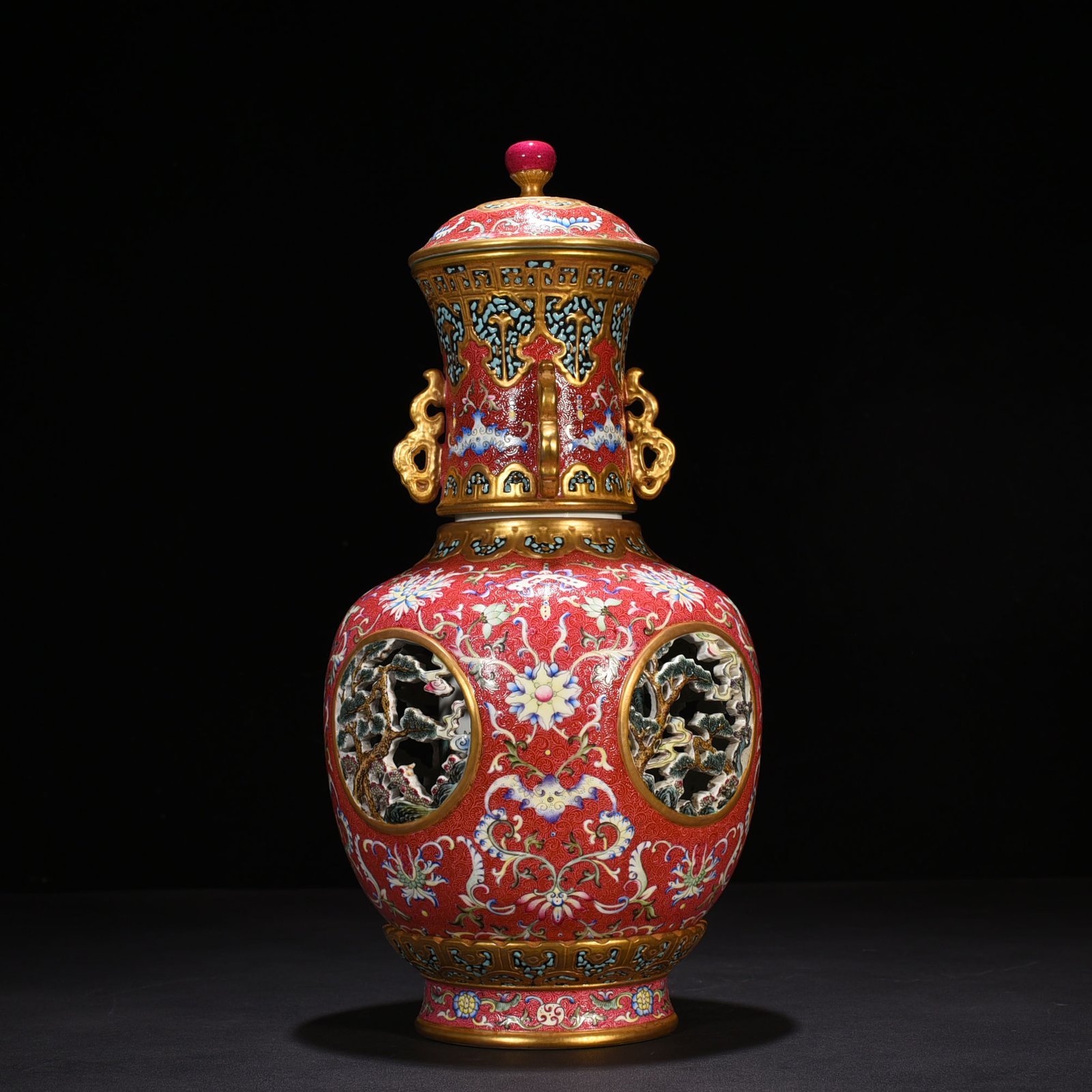 Qing Dynasty Qianlong Enamel Rolled Rouge Red Flower Hollow Heart-turning Vase