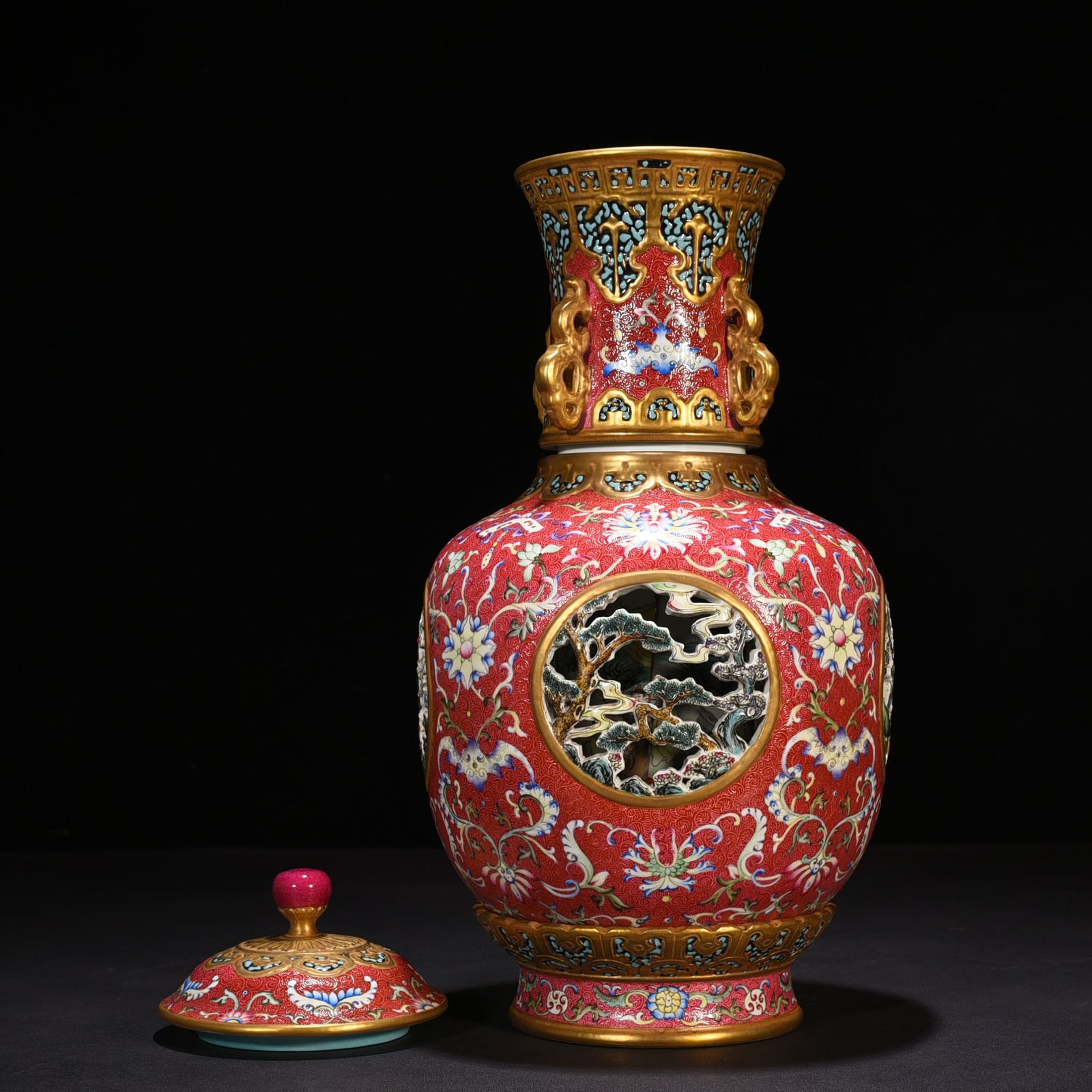 Qing Dynasty Qianlong Enamel Rolled Rouge Red Flower Hollow Heart-turning Vase