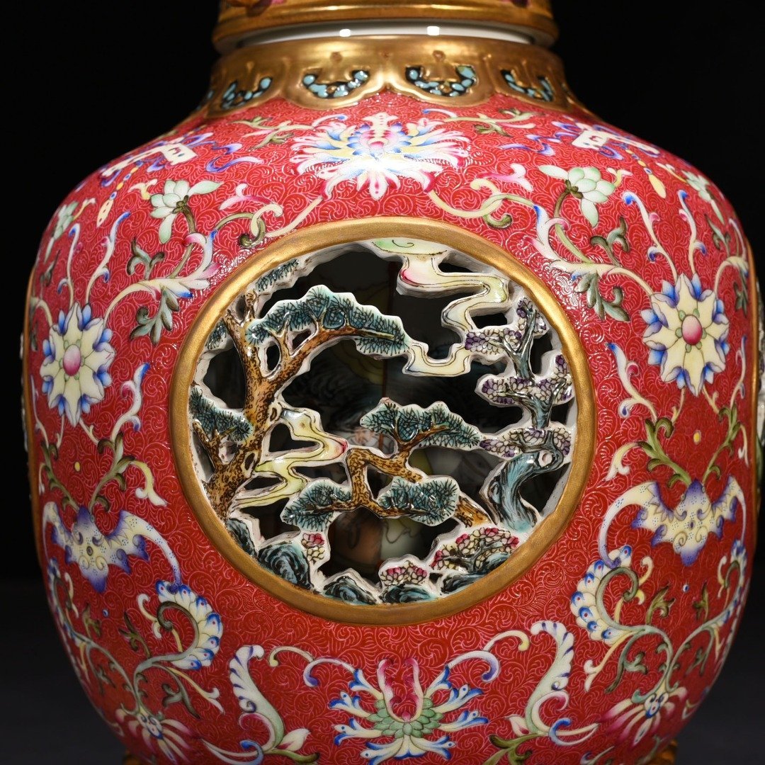 Qing Dynasty Qianlong Enamel Rolled Rouge Red Flower Hollow Heart-turning Vase