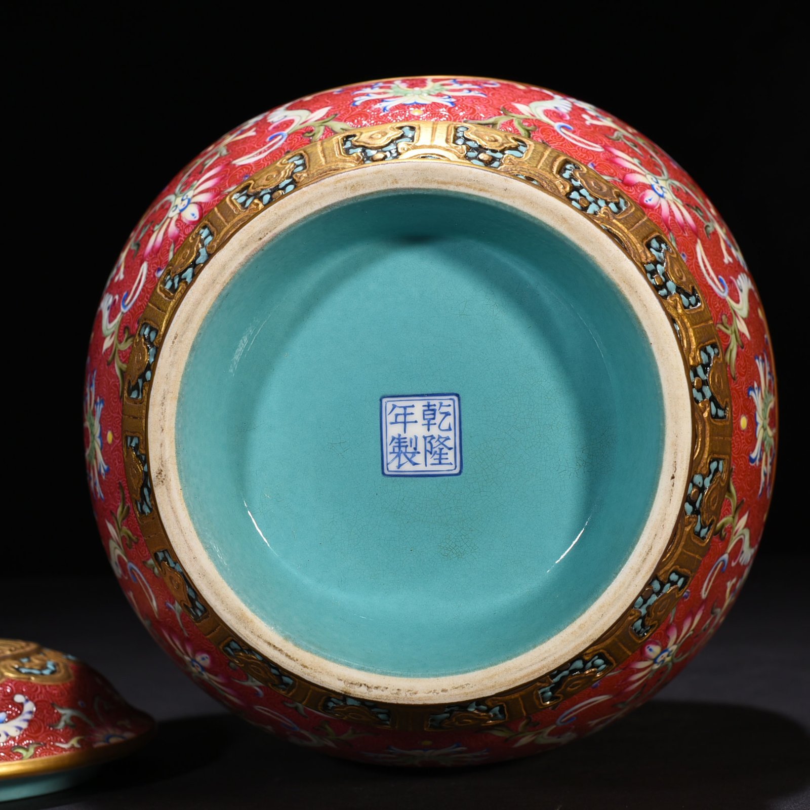 Qing Dynasty Qianlong Enamel Rolled Rouge Red Flower Hollow Heart-turning Vase