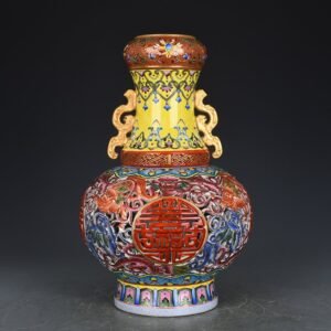 Qing Dynasty Qianlong enamel hollow lion heart-turning vase