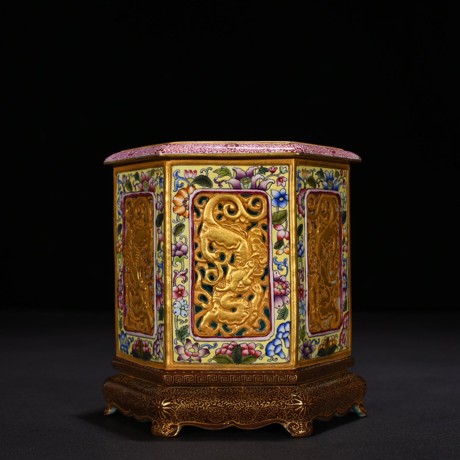 Qing Dynasty Qianlong enamel hollow chilong pattern hexagonal pen holder