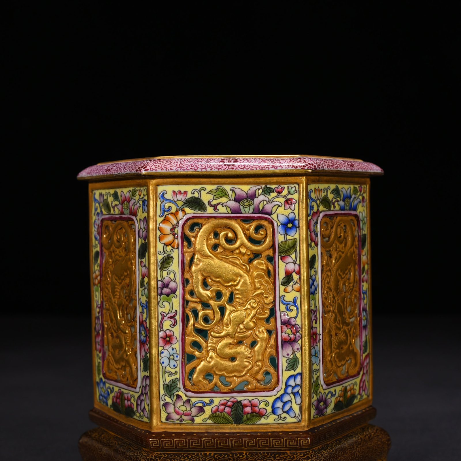 Qing Dynasty Qianlong enamel hollow chilong pattern hexagonal pen holder