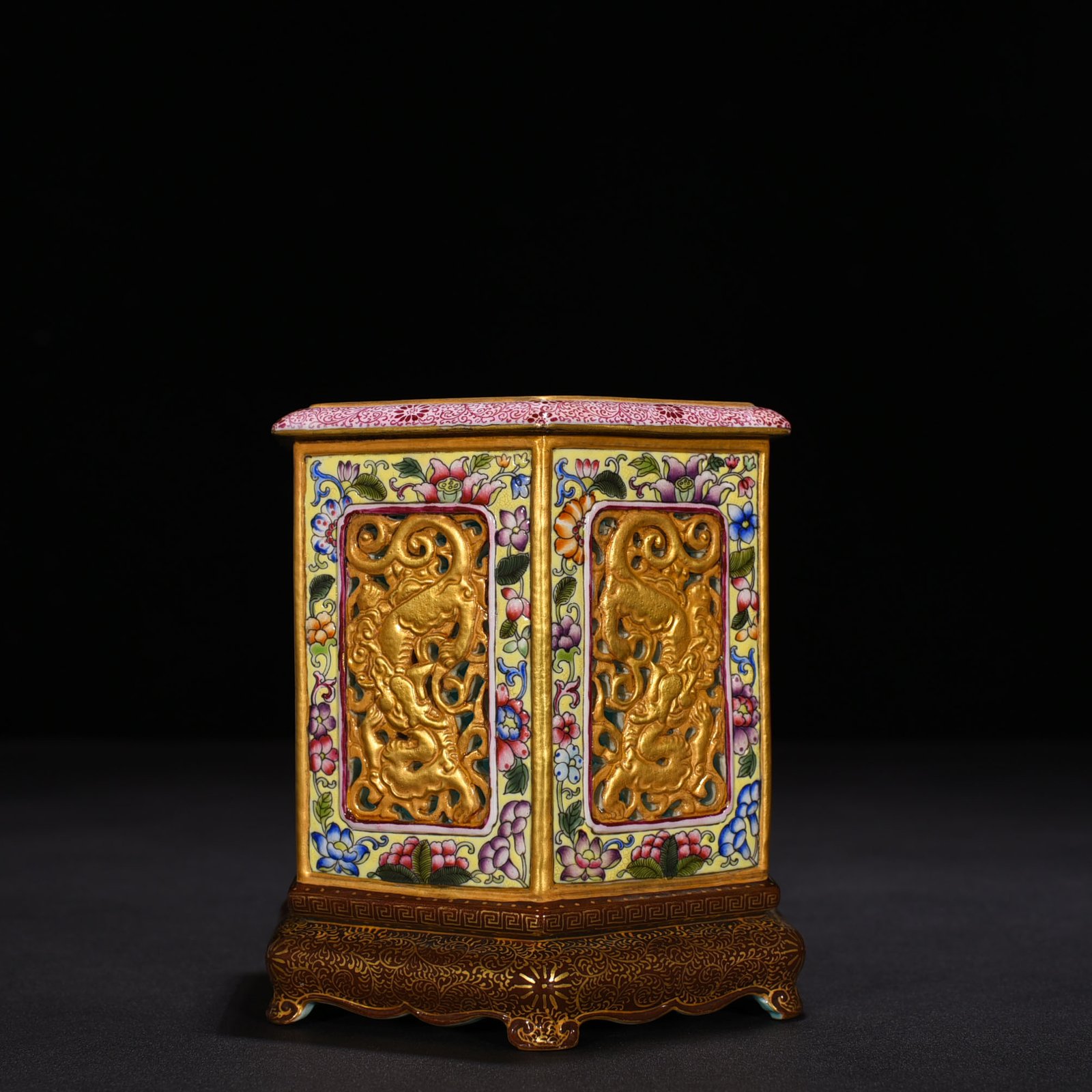 Qing Dynasty Qianlong enamel hollow chilong pattern hexagonal pen holder