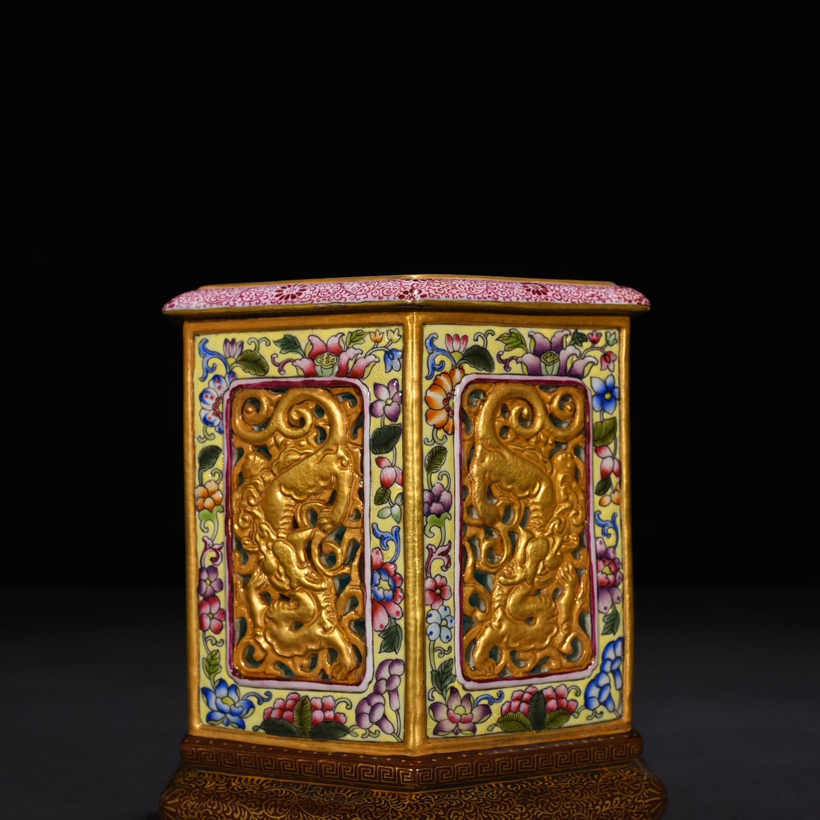 Qing Dynasty Qianlong enamel hollow chilong pattern hexagonal pen holder