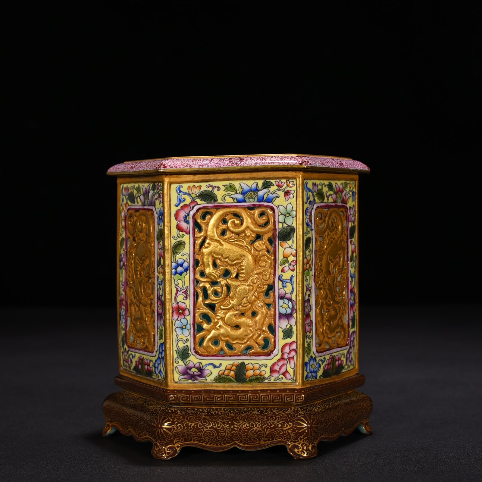 Qing Dynasty Qianlong enamel hollow chilong pattern hexagonal pen holder