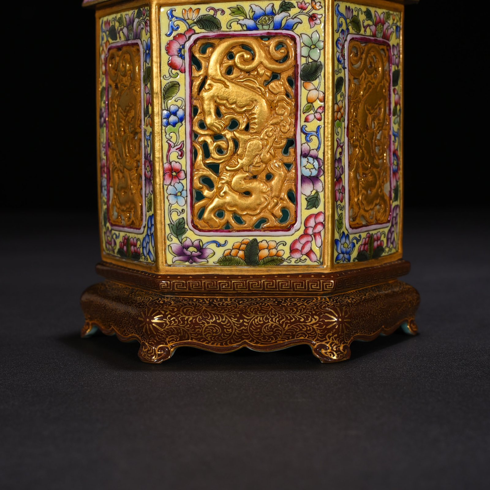 Qing Dynasty Qianlong enamel hollow chilong pattern hexagonal pen holder