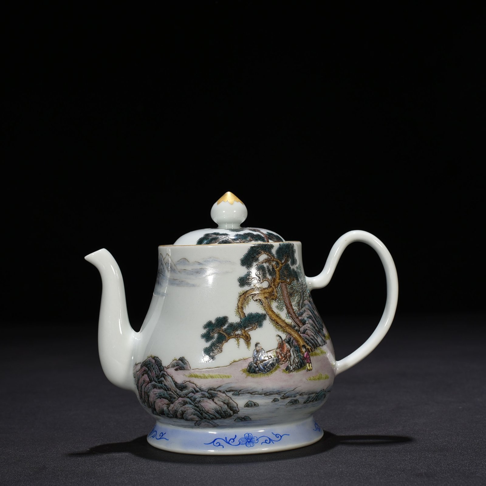 Qing Dyansty Qianlong Enamel Taoist figure pot