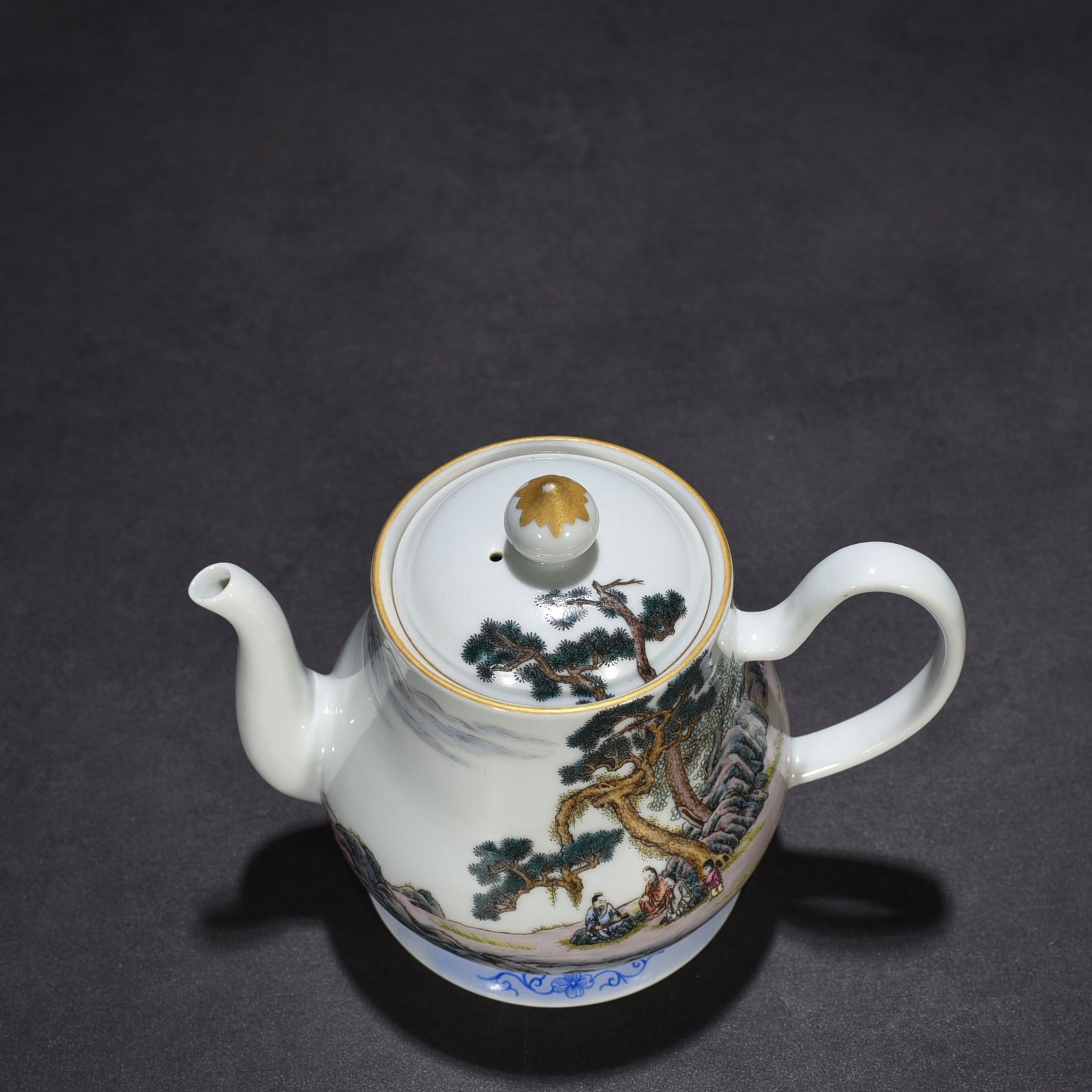Qing Dyansty Qianlong Enamel Taoist figure pot
