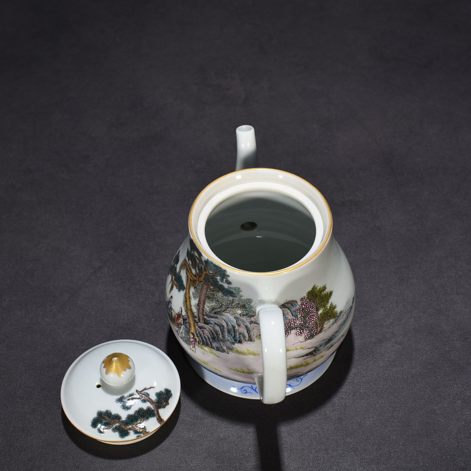 Qing Dyansty Qianlong Enamel Taoist figure pot
