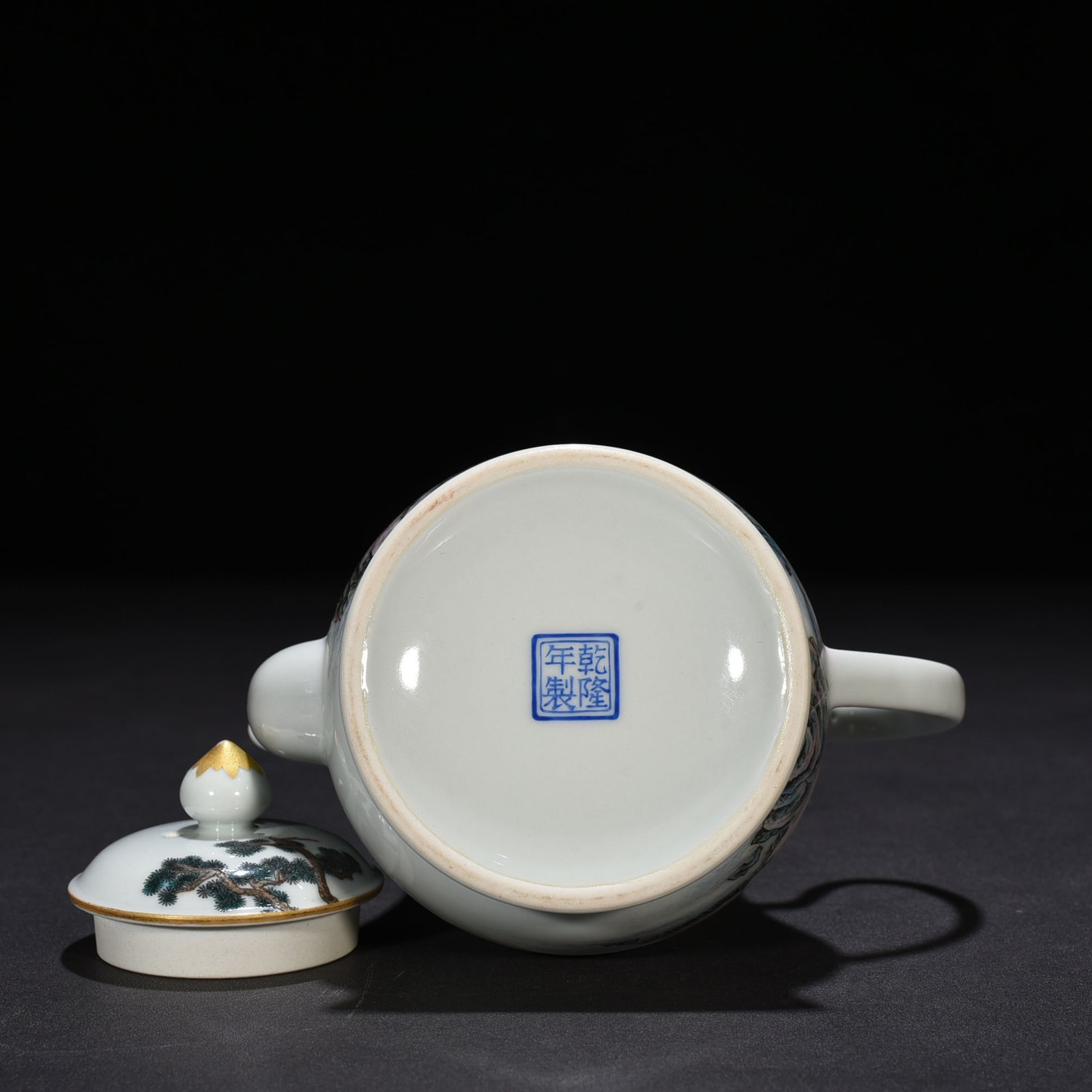 Qing Dyansty Qianlong Enamel Taoist figure pot