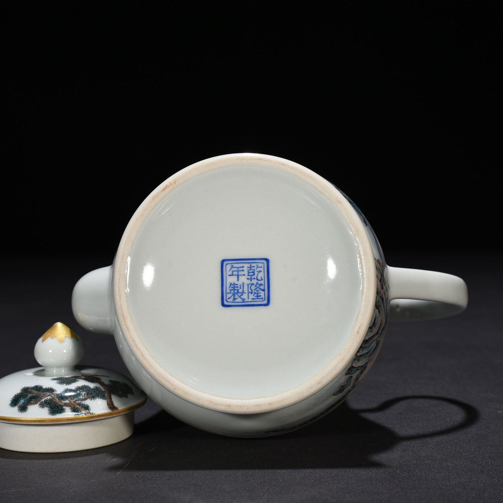 Qing Dyansty Qianlong Enamel Taoist figure pot