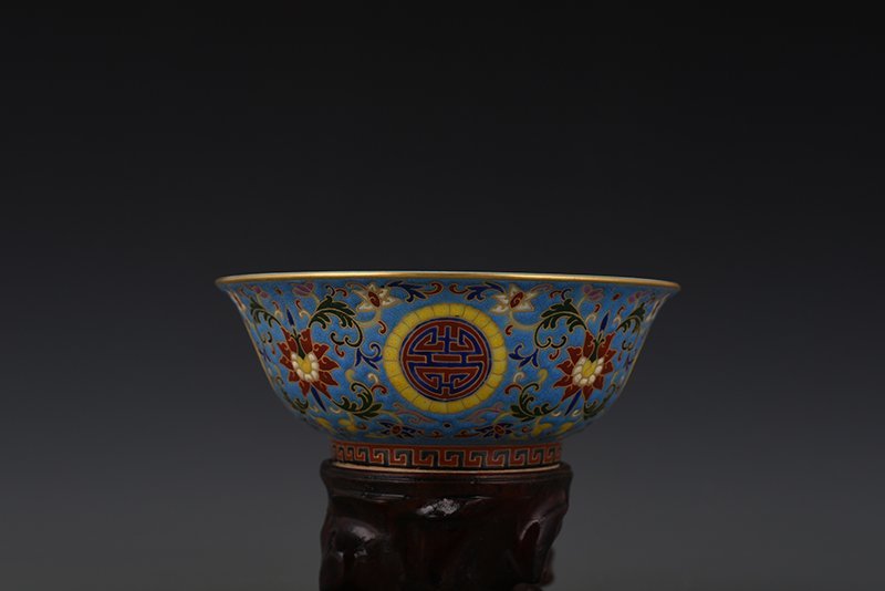 Qing Dynasty Qianlong porcelain body enamel bowl