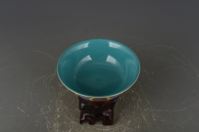 Qing Dynasty Qianlong porcelain body enamel bowl
