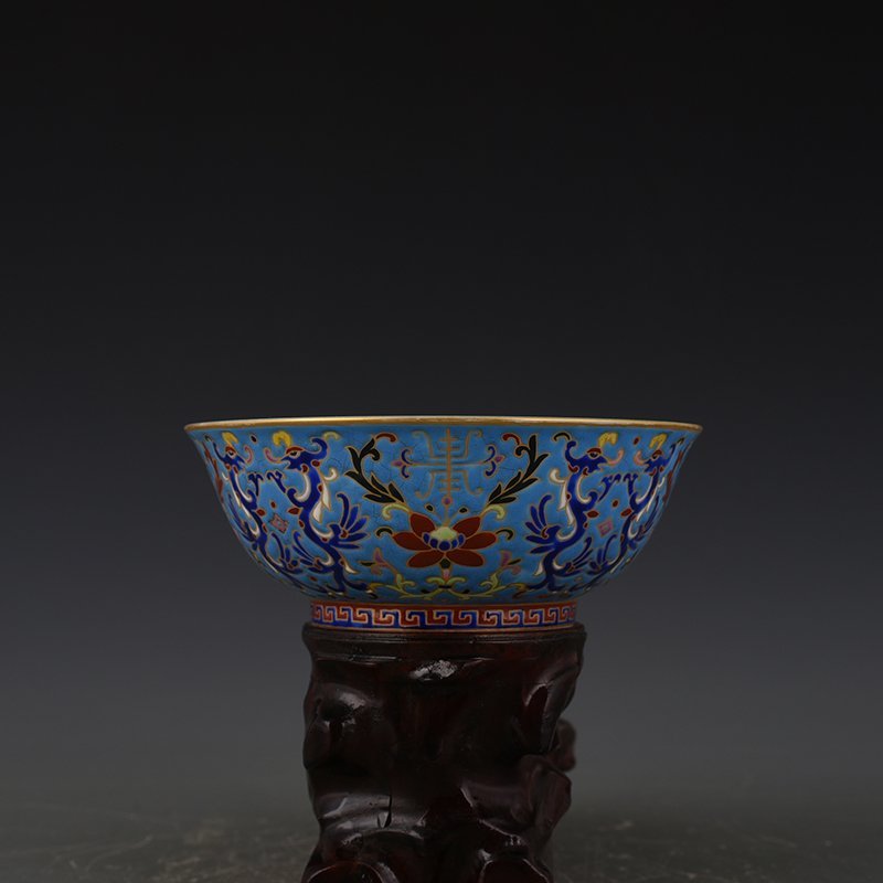Qing Dynasty Qianlong porcelain body enamel colorful dragon pattern bowl