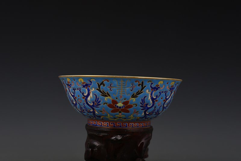 Qing Dynasty Qianlong porcelain body enamel colorful dragon pattern bowl
