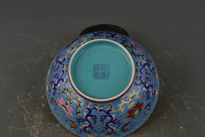 Qing Dynasty Qianlong porcelain body enamel colorful dragon pattern bowl