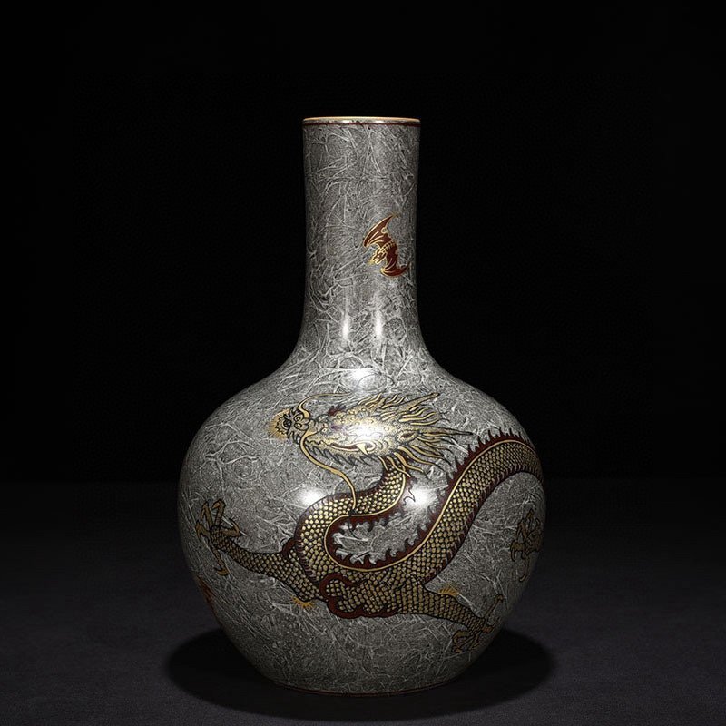 Qing Dynasty Qianlong stone pattern ink cloud and dragon pattern celestial sphere vase