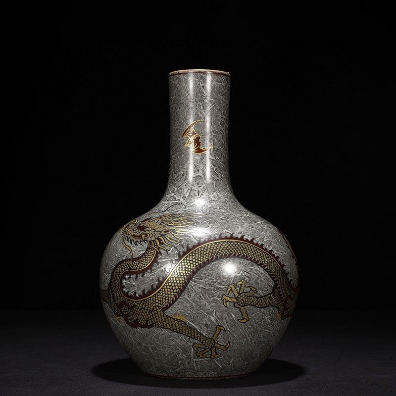 Qing Dynasty Qianlong stone pattern ink cloud and dragon pattern celestial sphere vase