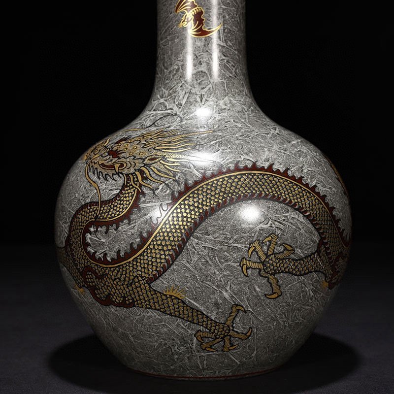 Qing Dynasty Qianlong stone pattern ink cloud and dragon pattern celestial sphere vase