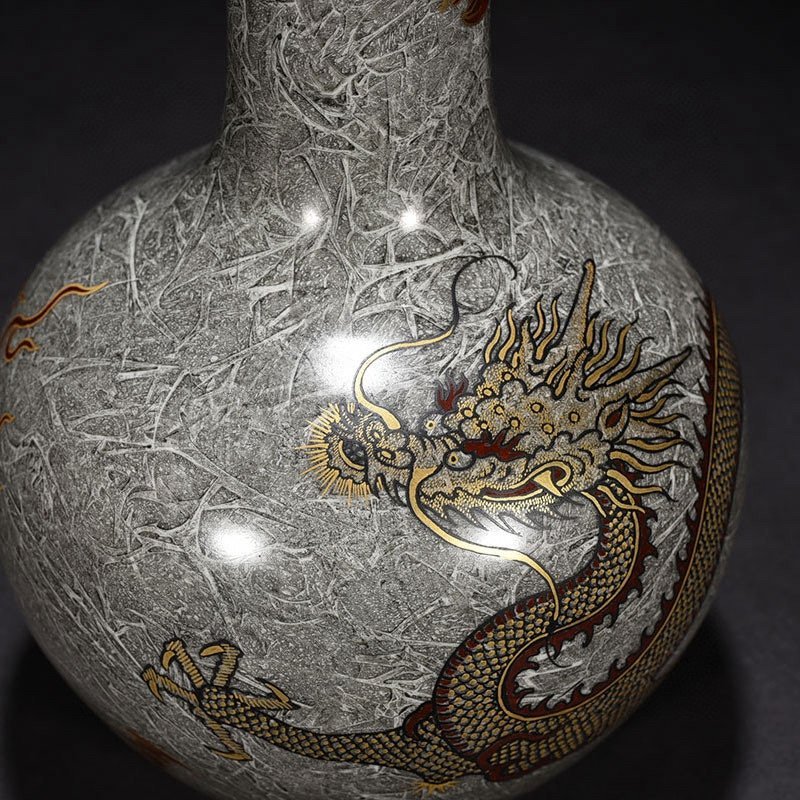 Qing Dynasty Qianlong stone pattern ink cloud and dragon pattern celestial sphere vase