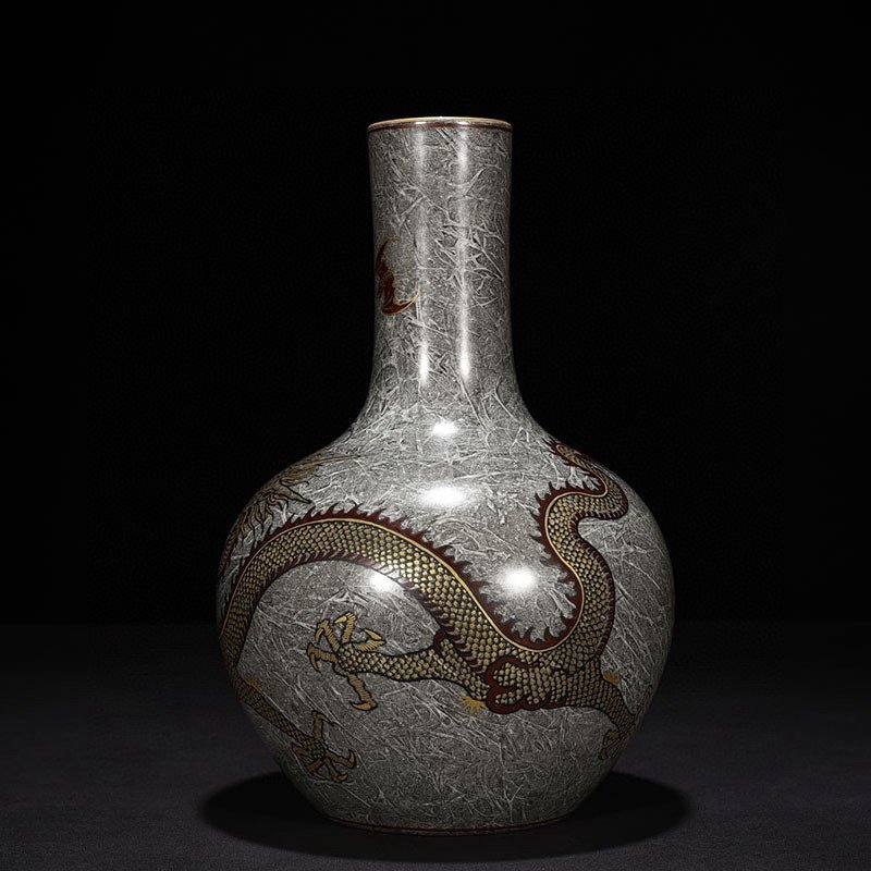 Qing Dynasty Qianlong stone pattern ink cloud and dragon pattern celestial sphere vase