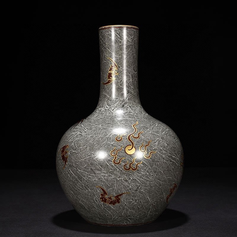 Qing Dynasty Qianlong stone pattern ink cloud and dragon pattern celestial sphere vase
