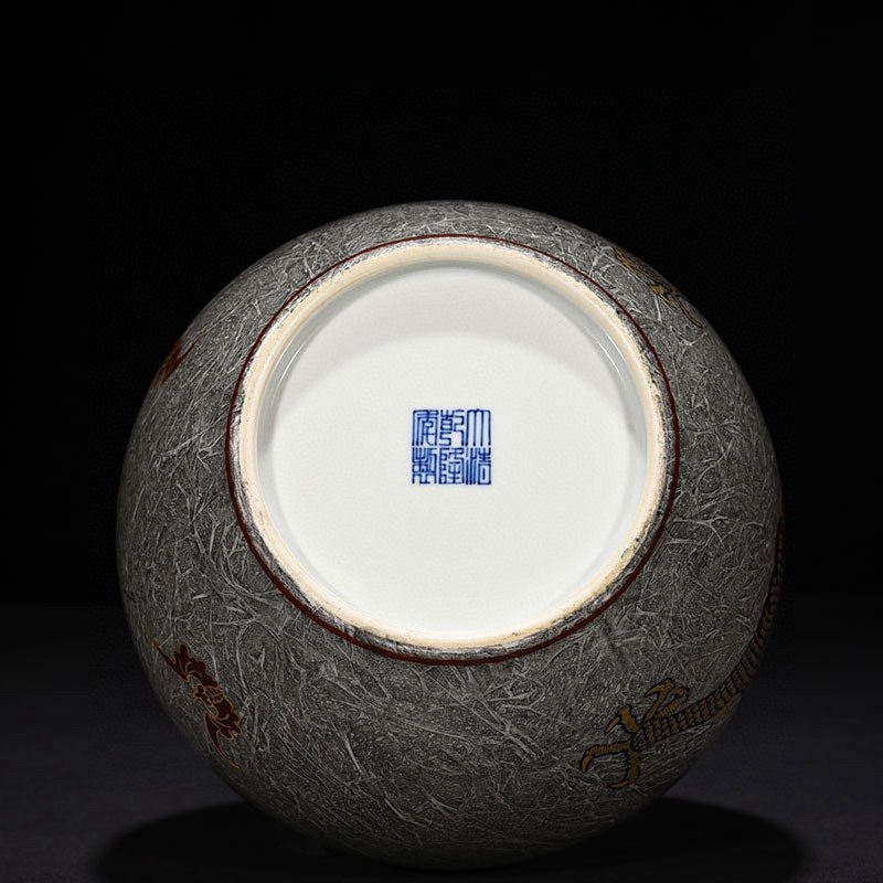 Qing Dynasty Qianlong stone pattern ink cloud and dragon pattern celestial sphere vase